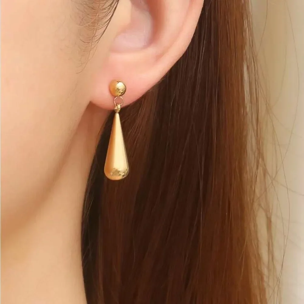 Gold Teardrop Earrings M1540